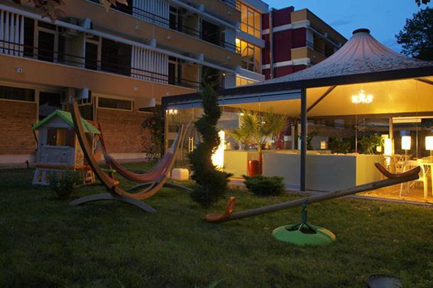 Hotel Sara Neptun Extérieur photo